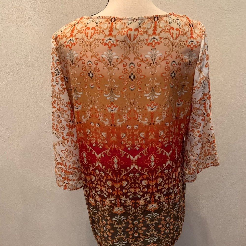 Beautiful floral tunic by Tacera with neck detail - Picture 3 of 4